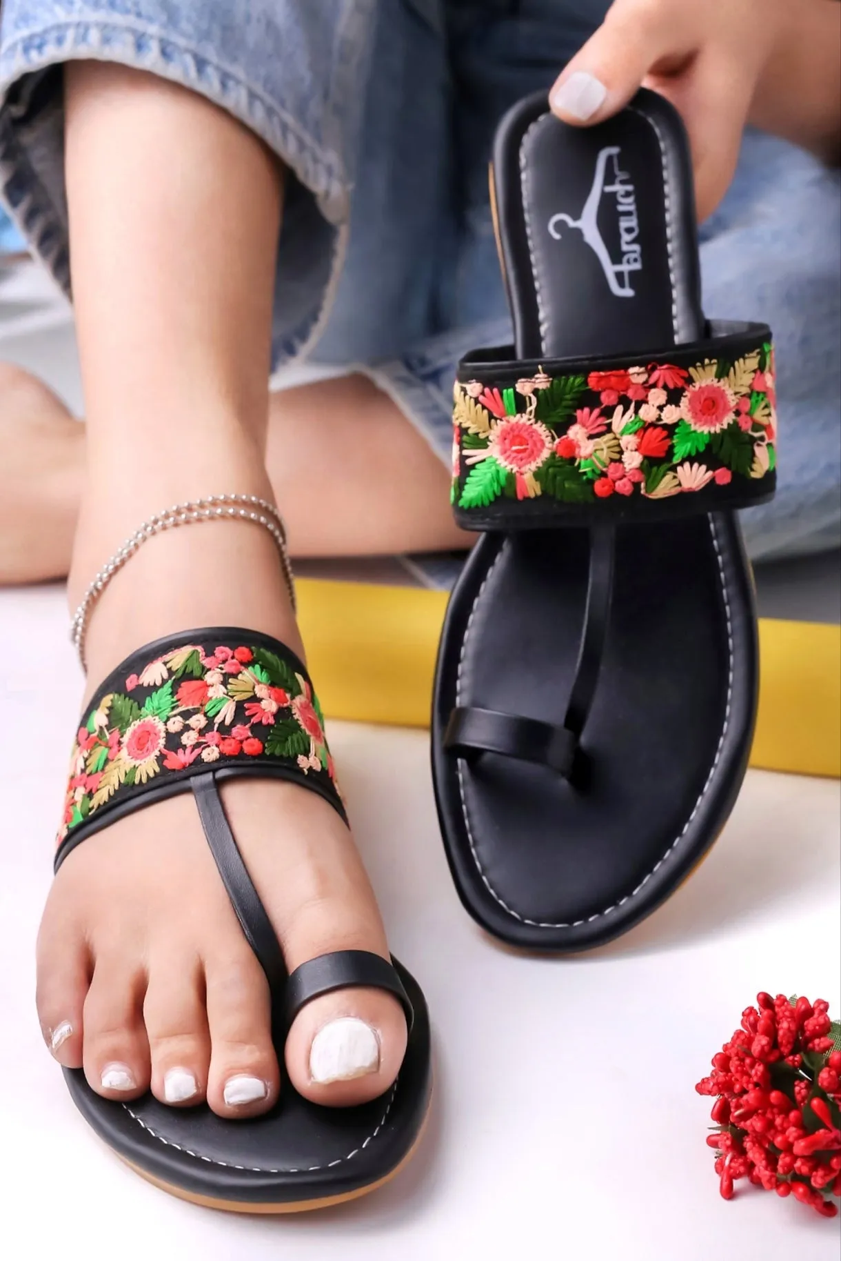 Brauch Women's Black Thumb Floral Flats