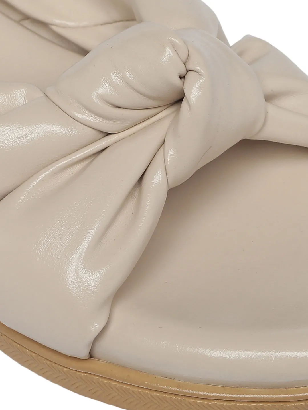 Diya Cream Flats