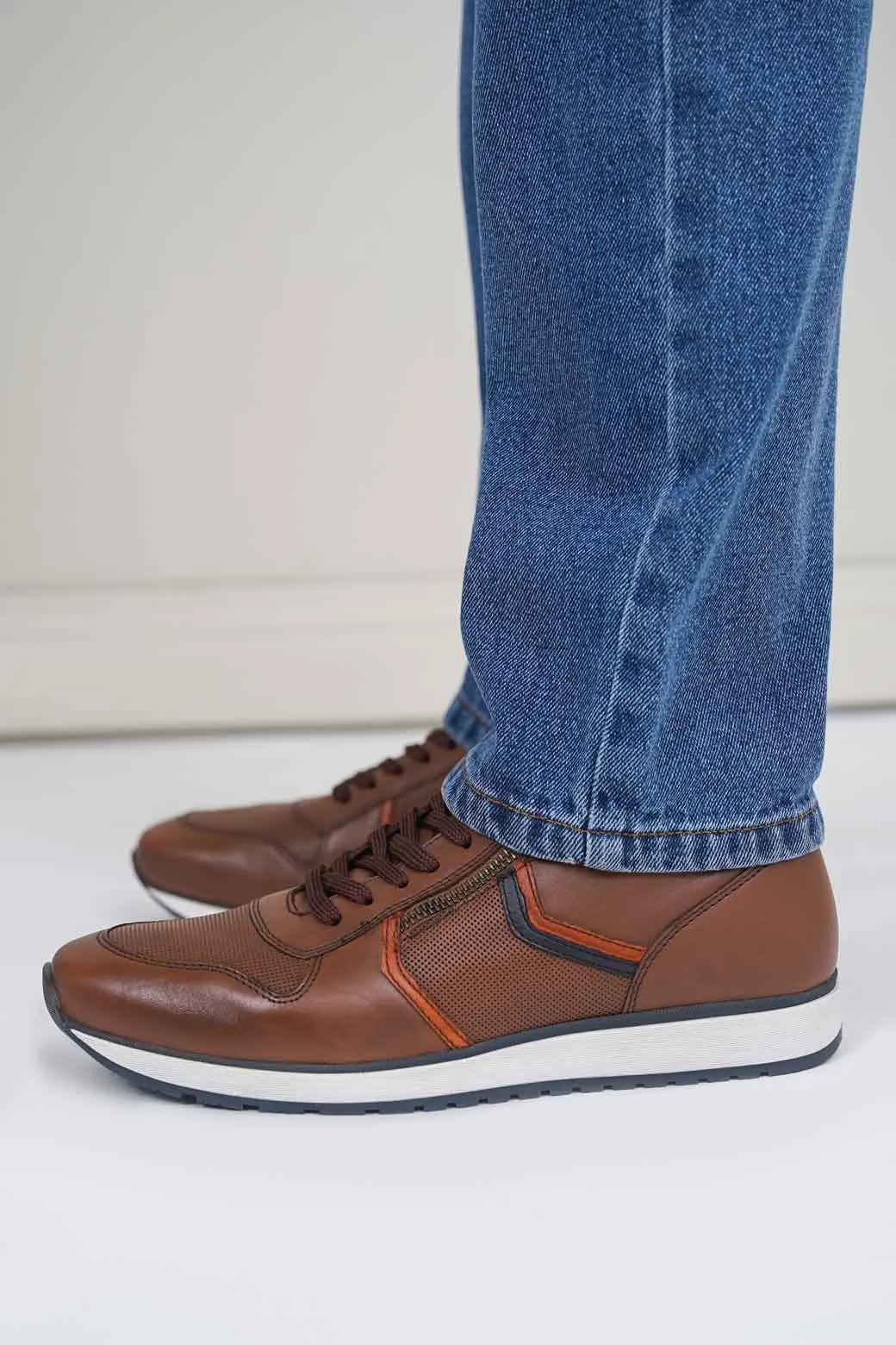 LEATHER SNEAKERS