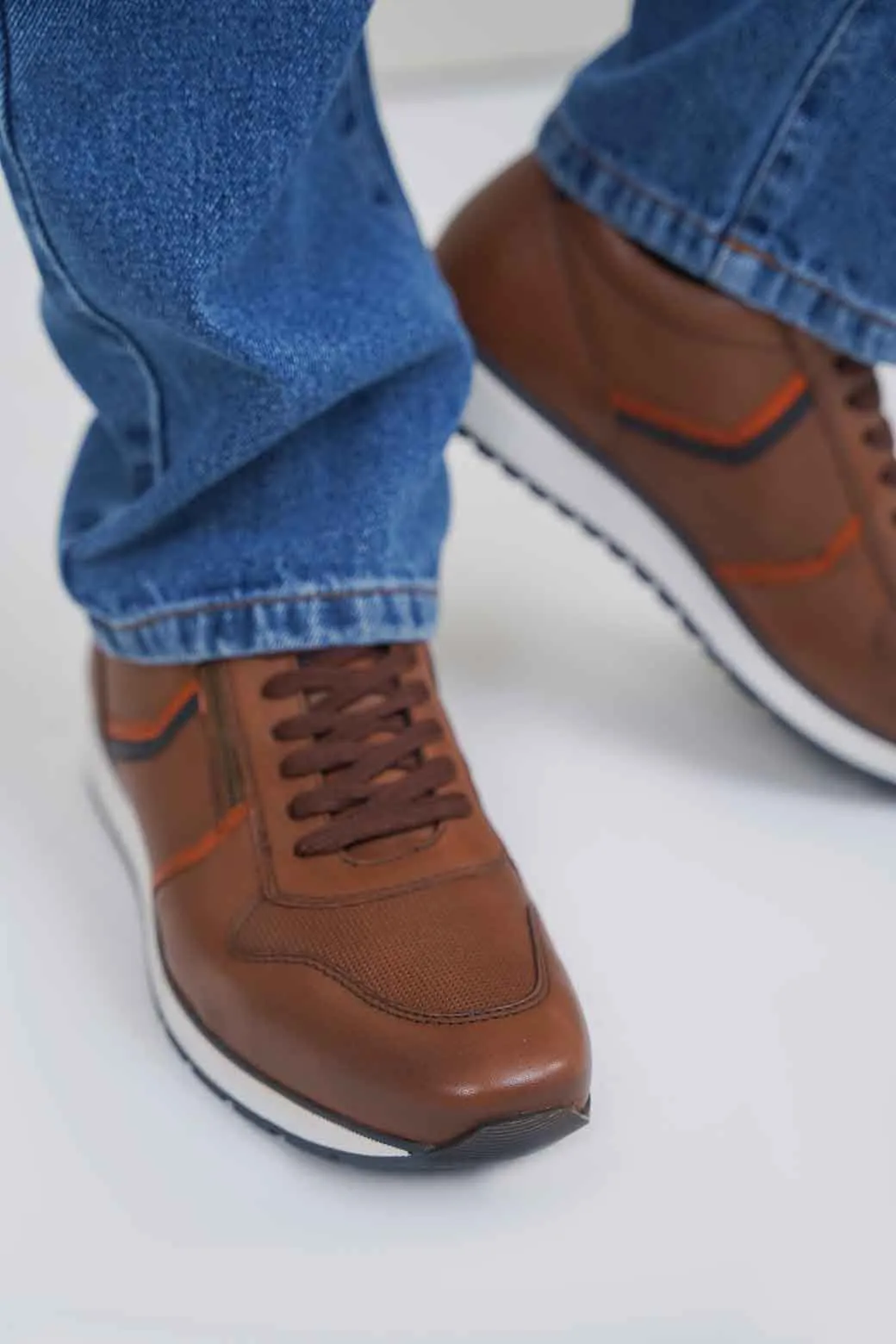 LEATHER SNEAKERS