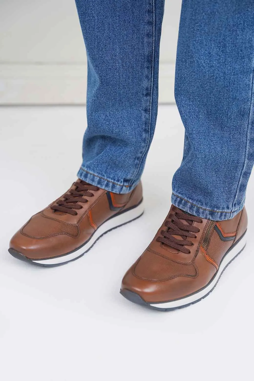LEATHER SNEAKERS