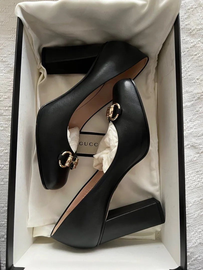 <b>GUCCI</B> <BR>Horsebit Pumps 37