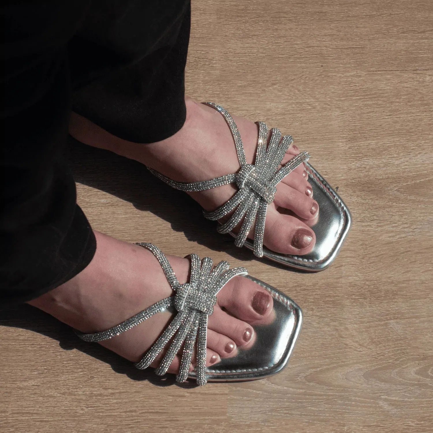Shiny Knotted Silver Rhinestones Slides