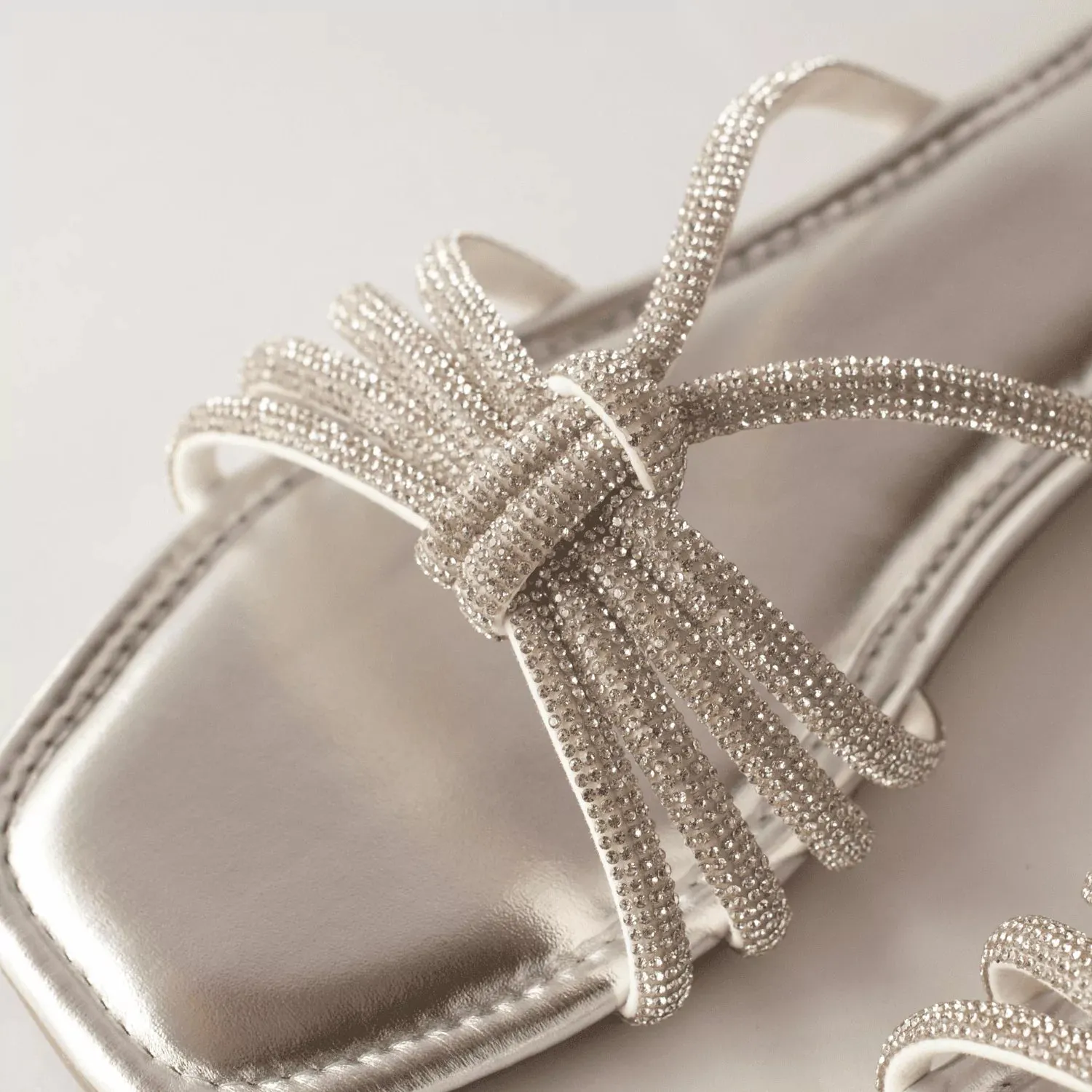 Shiny Knotted Silver Rhinestones Slides