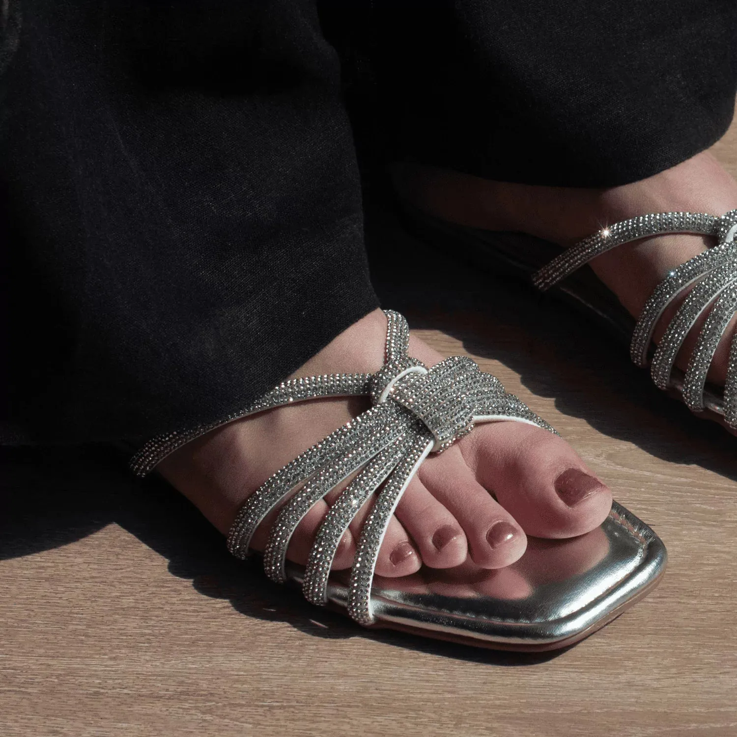 Shiny Knotted Silver Rhinestones Slides