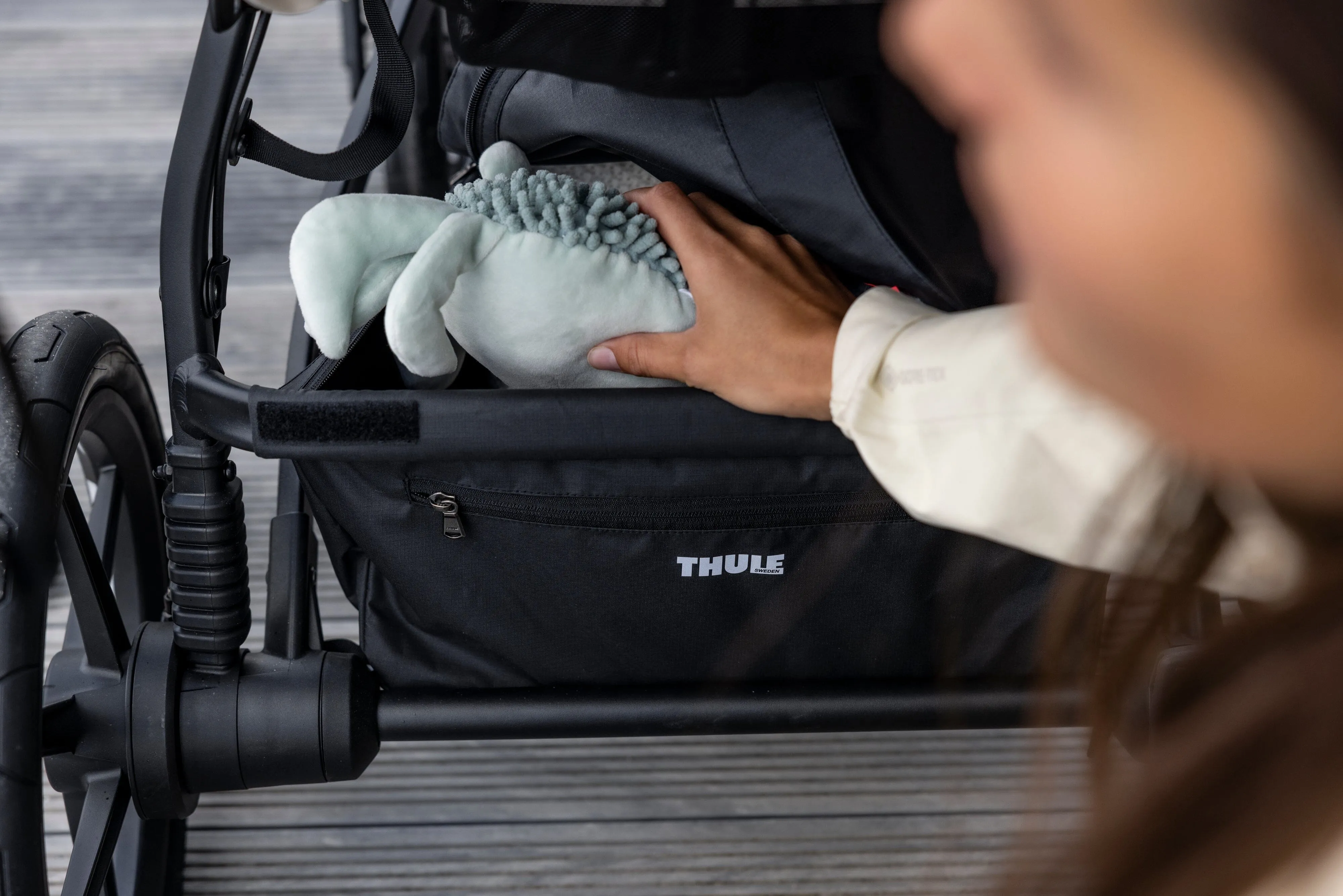 Thule Urban Glide 4-Wheel Essentials Bundle