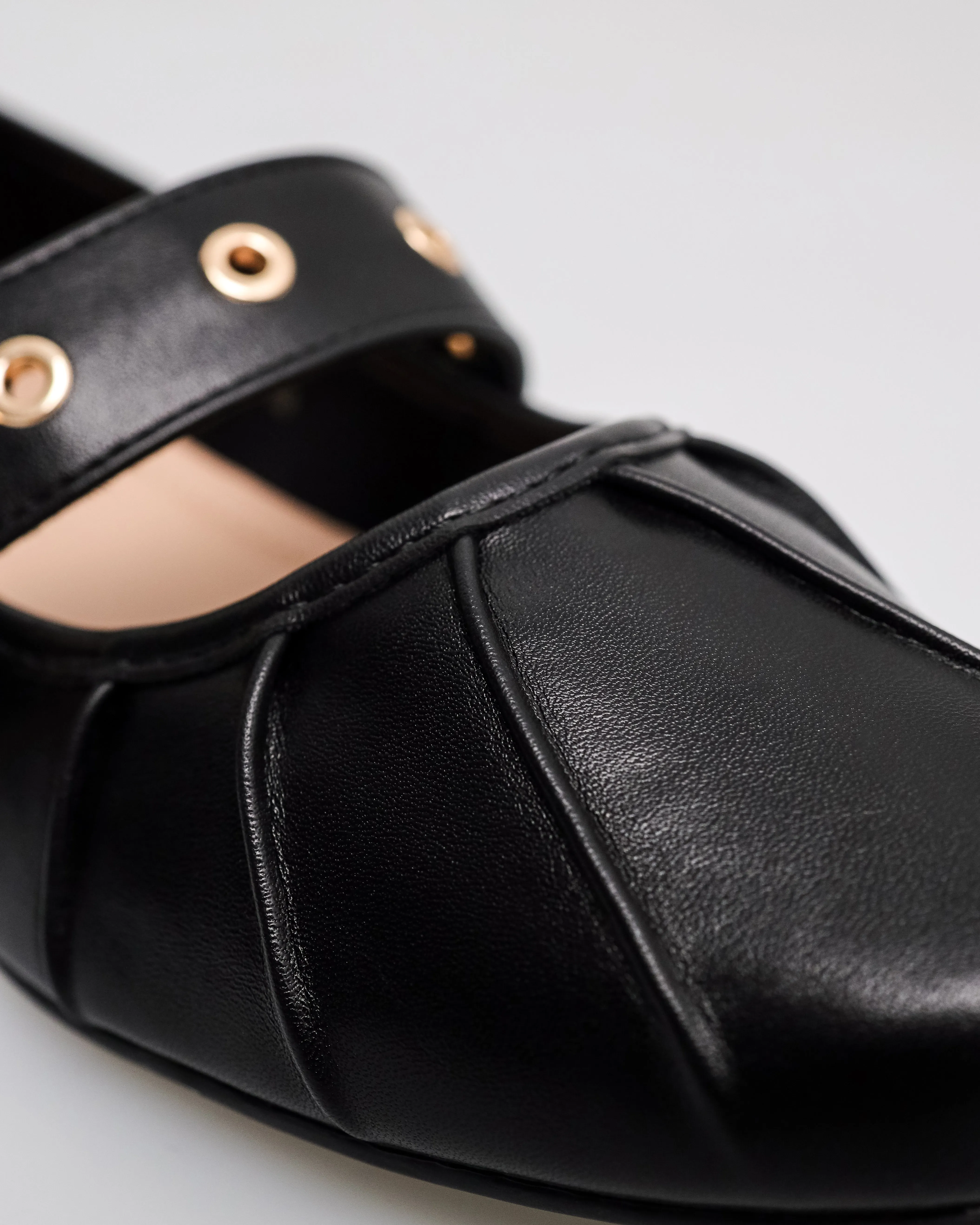 Tomaz NN574 Ladies Buckle Bliss Flats