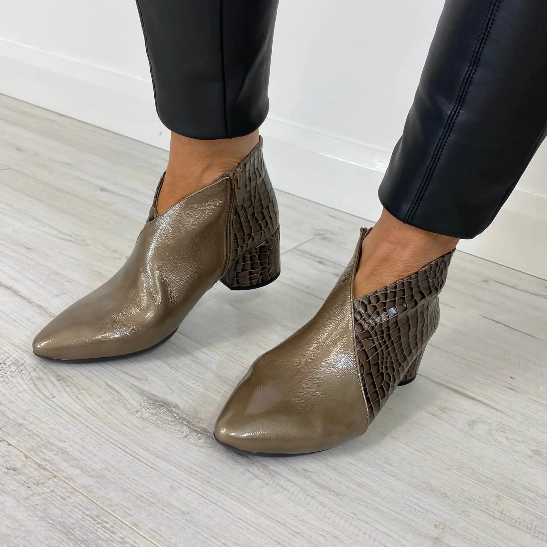 Wonders Taupe Patent Leather Shoe Boots