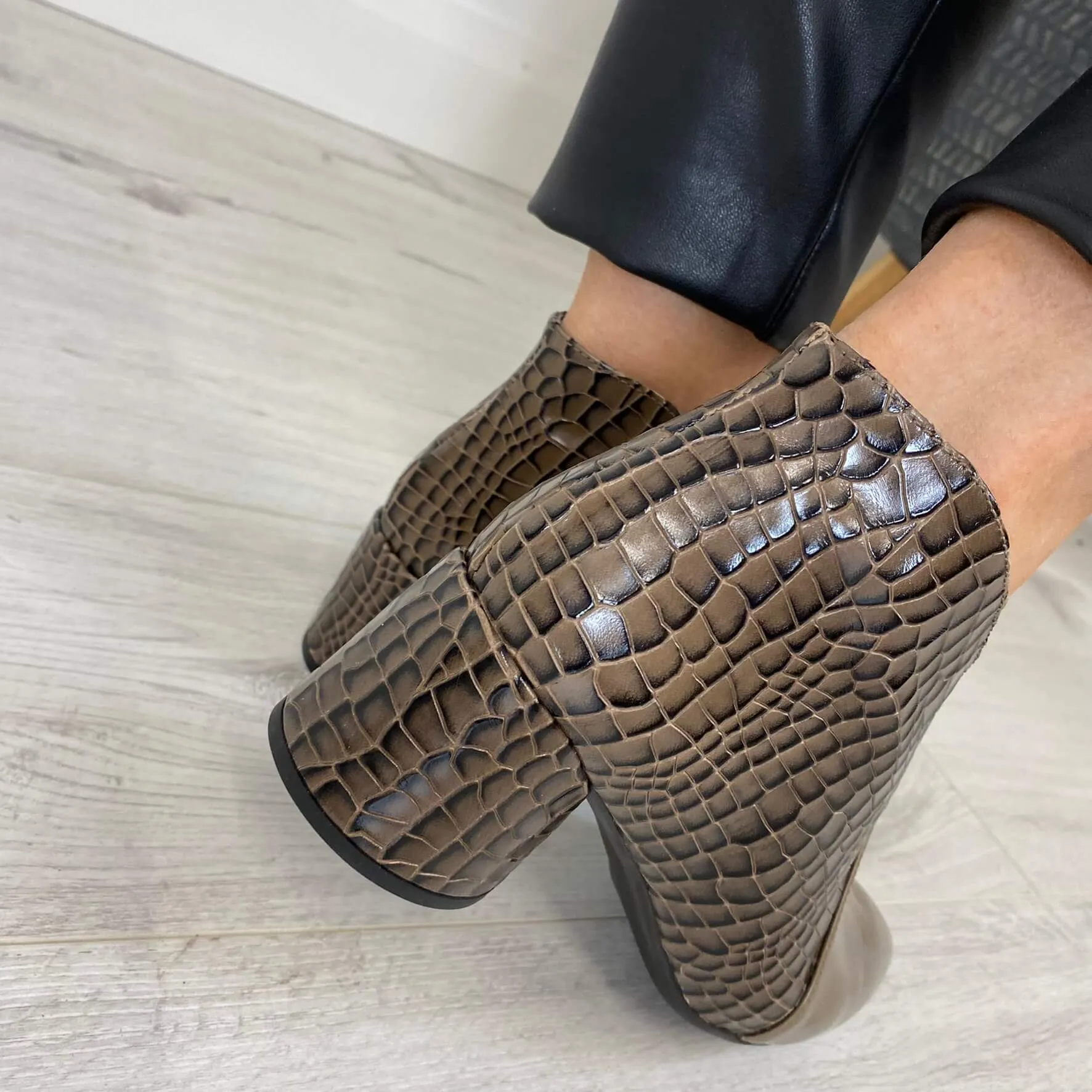 Wonders Taupe Patent Leather Shoe Boots
